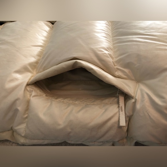 Womens aritzia mega puff jacket - Picture 12 of 16